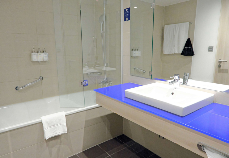 Bedroom 4, Park Inn by Radisson Linz, Linz
