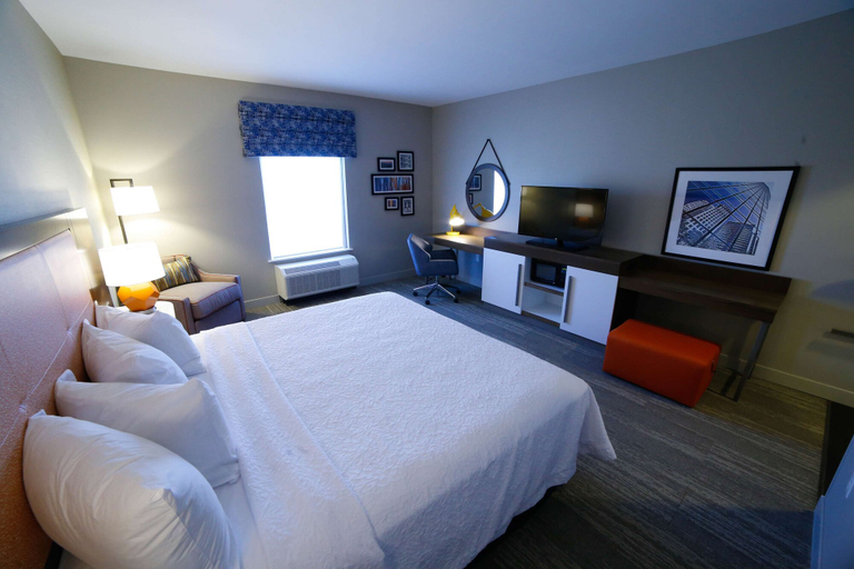 Bedroom 3, Hampton Inn & Suites Forest City, Rutherford