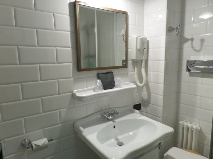 Bathroom 4, Hotel Miramonti, Vicenza