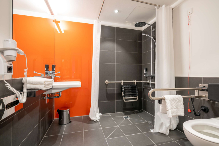 Bathroom 4, Campanile Vienna South, Wien