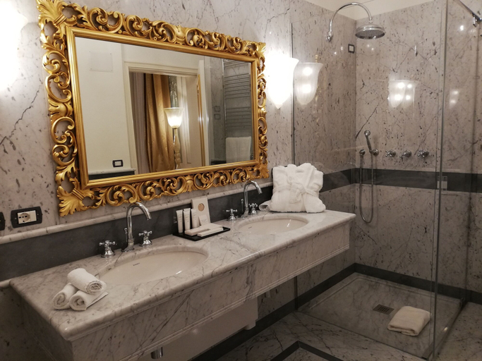 Bathroom 4, Cà Bonfadini Historic Experience, Venezia
