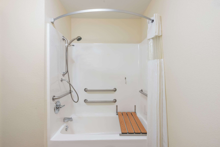 Bathroom 4, Super 8 by Wyndham Rolla, Phelps