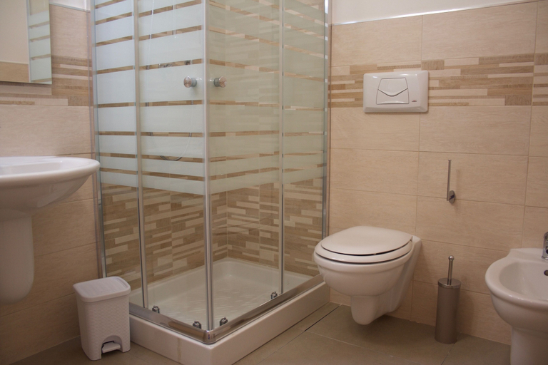 Bathroom 4, B&B Viale San Pietro, Sassari