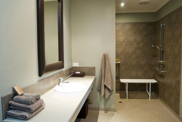 Bathroom 4, Bairnsdale Motel, E. Gippsland - Bairnsdale