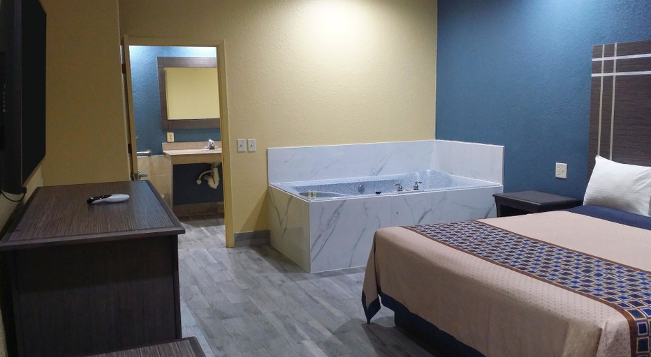 Bedroom 2, Americas Best Value Inn & Suites Houston NE, Houston