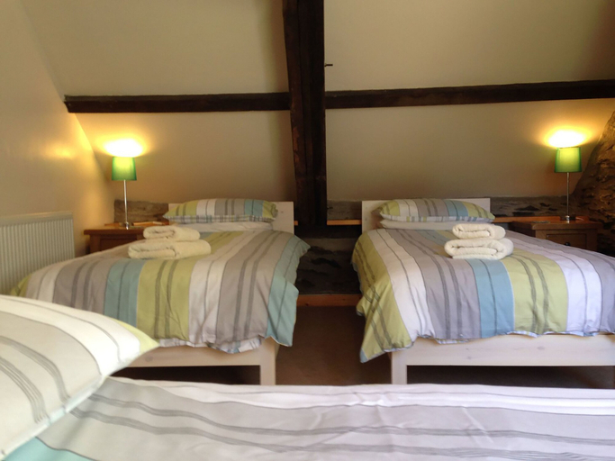 Bedroom 2, Troedyrhiw Holiday Cottages, Ceredigion