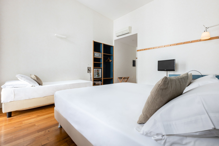 Bedroom 4, Hotel Piazza Bellini & Apartments, Napoli