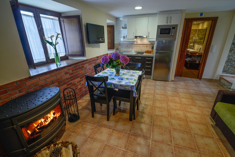 Others 5, Casona de Llanorrozo, Asturias
