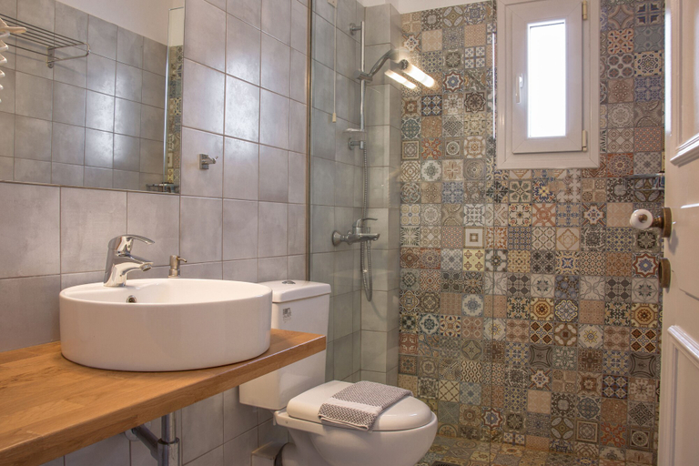 Bathroom 5, Alkyoni Studios, South Aegean
