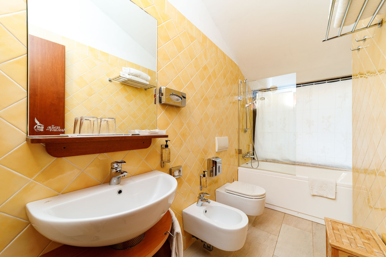 Bathroom 5, Hotel Alberi del Paradiso, Palermo