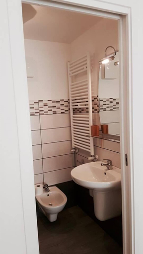 Bathroom 5, CASA della NONNA, Bari