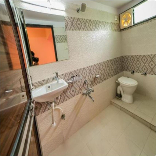 Bathroom, Saanvi Resort Bhavnagar, Bhavnagar