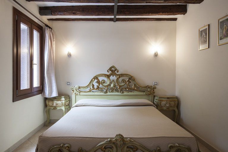 Bedroom 3, Casa del Melograno, Venezia