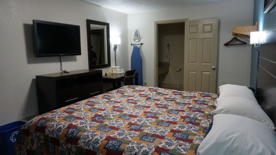 Bedroom 5, Lodge Inn, Burlington