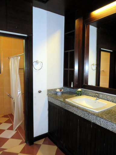 Bathroom 4, Khao Lak Palm Beach Resort, Takua Pa