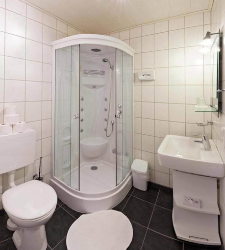 Bathroom 5, Gästehaus Zur Lilie, Schwarzwald-Baar-Kreis