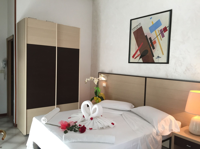 Bedroom 3, Hotel Losanna Gabicce Mare, Pesaro E Urbino