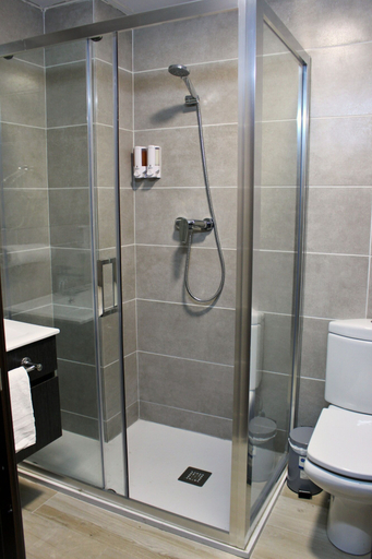 Bathroom 3, Apartahotel Centric, Barcelona