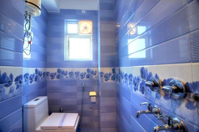 Bathroom 4, Hotel Ark Avalon Plaza-Delhi Airport, Delhi