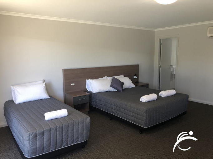Bedroom 3, Coro Club Motel, Griffith