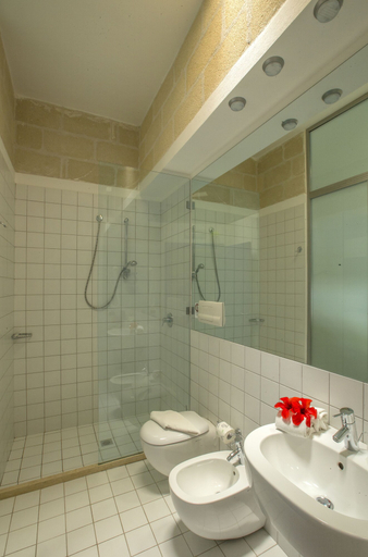 Bathroom 3, Hotel delle Cave, Trapani