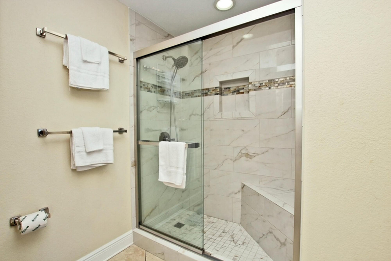 Bathroom 3, Crystal Tower 1002, Baldwin