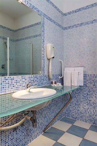 Bathroom 4, Four Points Flex by Sheraton Parma, Parma