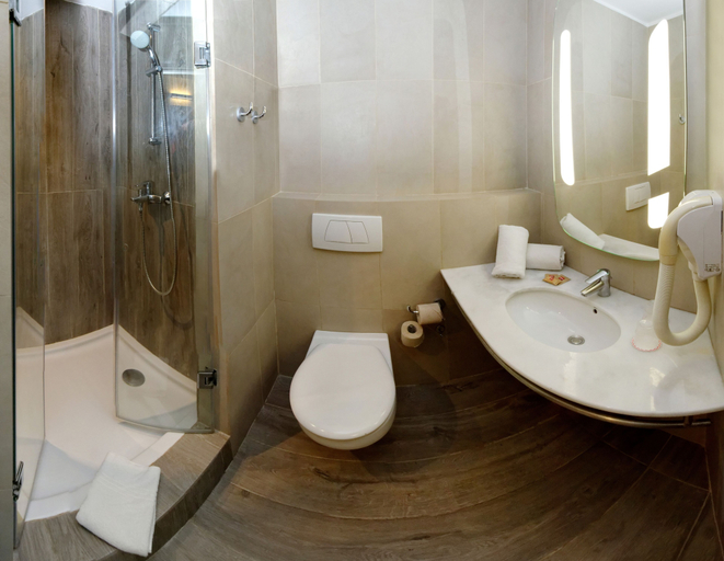Bathroom 5, ibis Casa Sidi Maarouf, Casablanca
