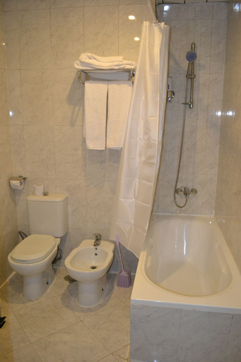 Bathroom 3, Roma Host Way Hotel & Aqua Park, Al-Ghurdaqah