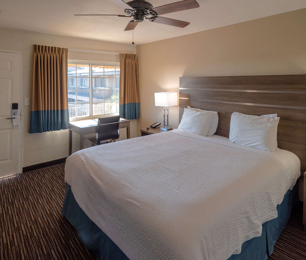 Bedroom 3, Rodeway Inn Near University-Gateway to Yosemite, Merced
