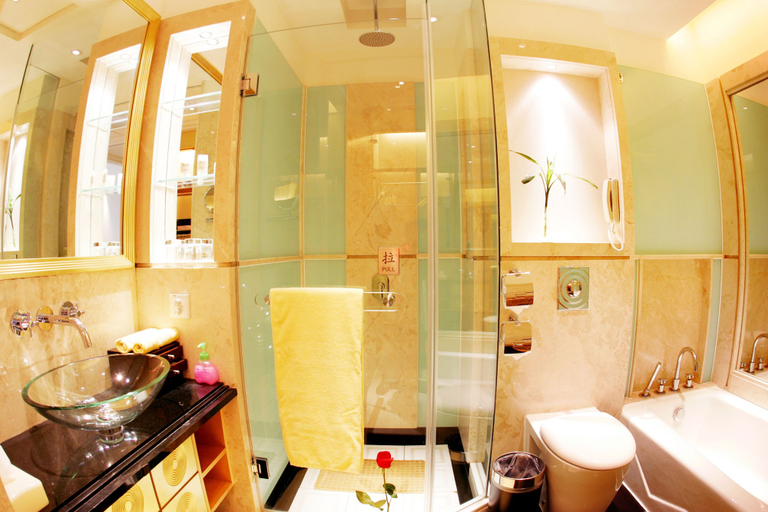 Bathroom 5, Ramada Plaza Taian, Tai'an