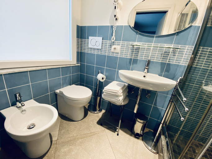 Bathroom 5, 88 Miglia, La Spezia