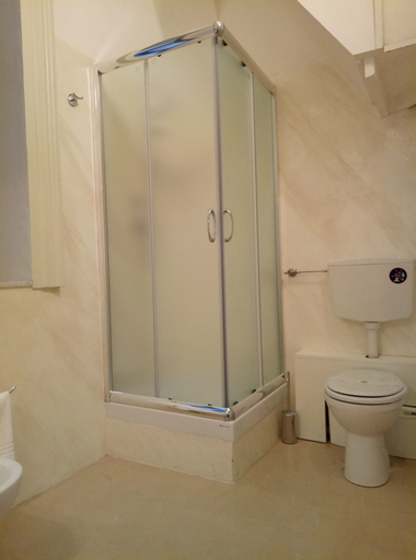 Bathroom 5, Moonlight Hotel & Suites, Catania