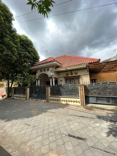 Exterior & Views 3, Kirana Homestay, Sleman