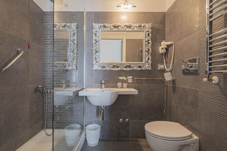 Bathroom 5, Residenza Castrense, Rome