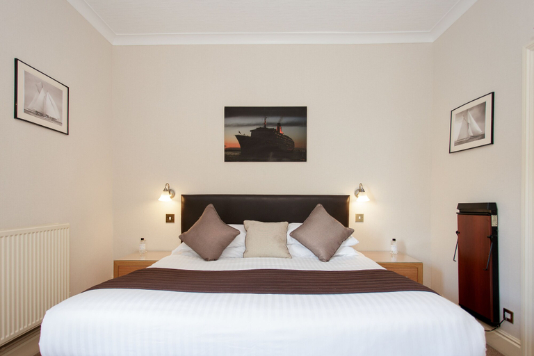 Bedroom 3, New Holmwood Hotel, Isle of Wight