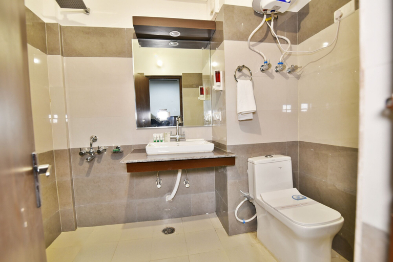 Bathroom 5, Kapoor Resort, Kullu