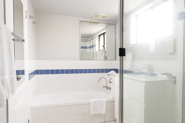 Bathroom 4, Country Motel Ipswich, Ipswich - Central