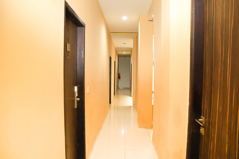 Others 5, De Nearby Hotel, Manado