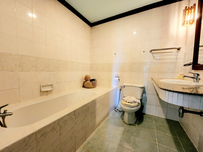 Bathroom 4, Kata Garden Resort, Pulau Phuket