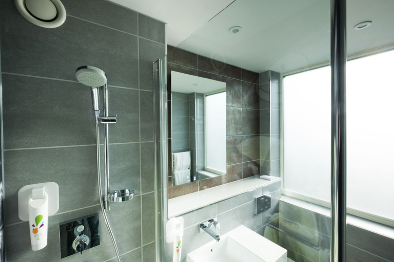 Bathroom 5, ibis Styles Leeds Centre Arena, Leeds