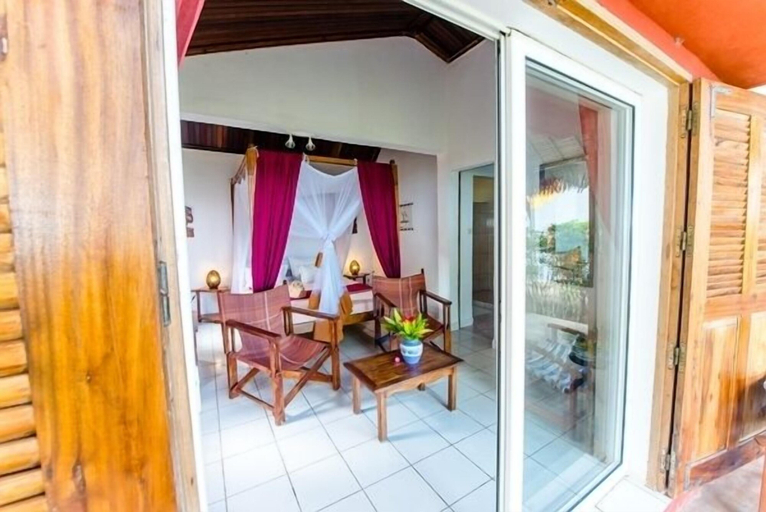 Others 5, Vanivola Hotel, Analanjirofo