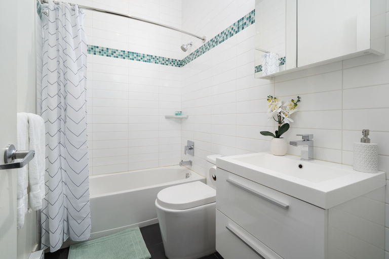 Bathroom 3, ApartHotel Prince Arthur, Montréal