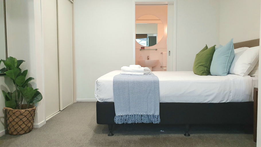 Bedroom 3, City Living - Wifi- Netflix - Laundry, Waitakere