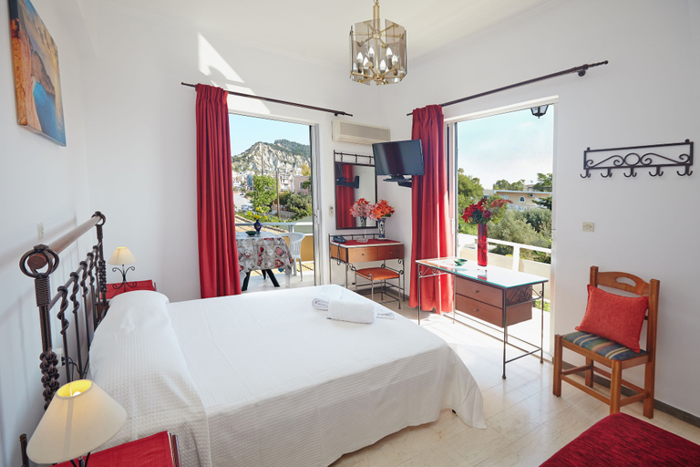 Bedroom 3, Pettas Apartments, Ionian Islands