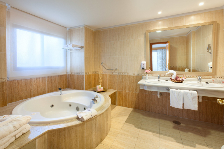 Bathroom 5, GF Fañabe, Santa Cruz de Tenerife