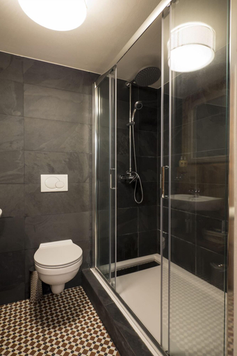 Bathroom 2, La Ruinette, Entremont