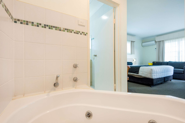 Bedroom 4, Comfort Inn All Seasons, Ballina