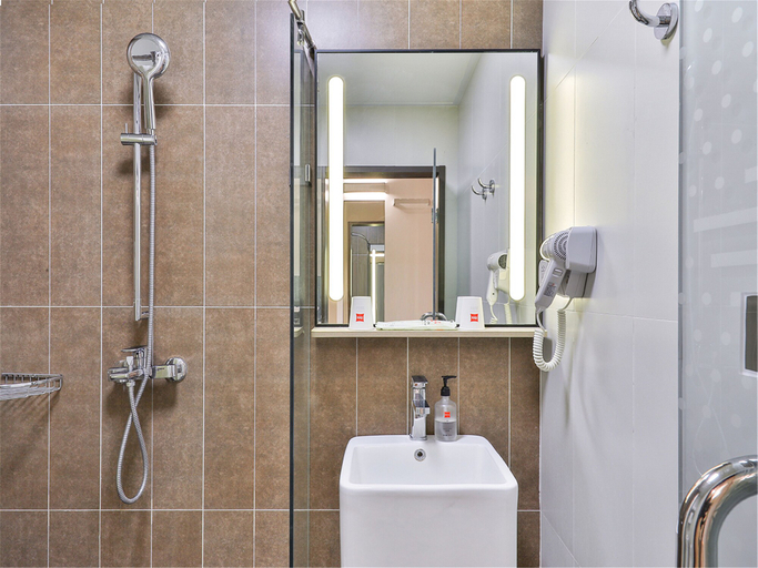 Bathroom, Ibis Beijing Changping Metro Station Hotel, Beijing