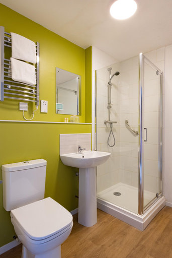 Bathroom 3, Claymore Hotel, Argyll and Bute